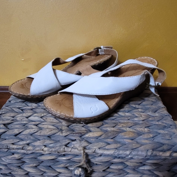 Born Sz 10 White Wedge Slingback 3 inch Heel - Picture 2 of 8